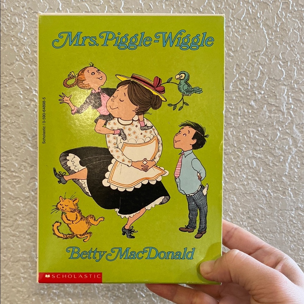 Scholastic Mrs. Piggle-Wiggle Book - Green Cover